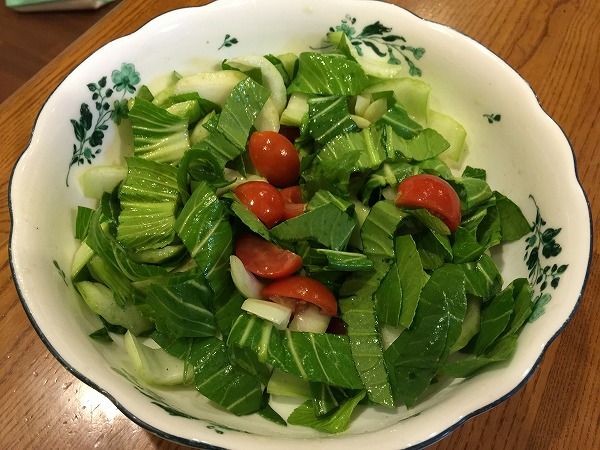 チンゲン菜とトマトのサラダ～野菜宅配まとめ